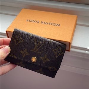 Authentic Louis Vuitton 6 key Holder